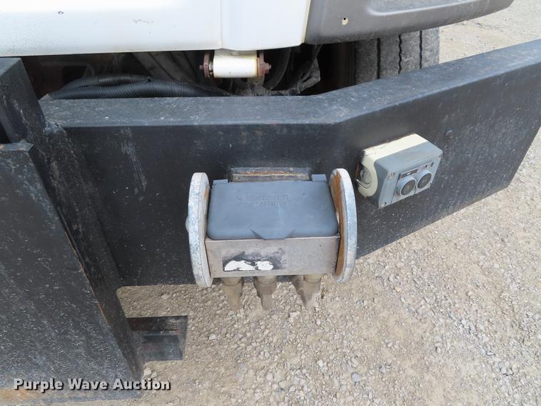 image for item DE3417 2004 GMC C8500 dump truck