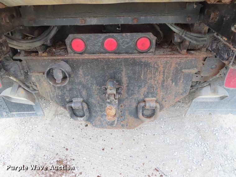 image for item DE3417 2004 GMC C8500 dump truck