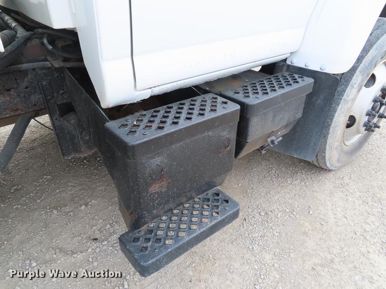 image for item DE3417 2004 GMC C8500 dump truck