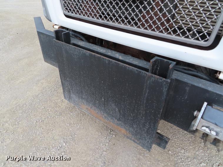 image for item DE3417 2004 GMC C8500 dump truck