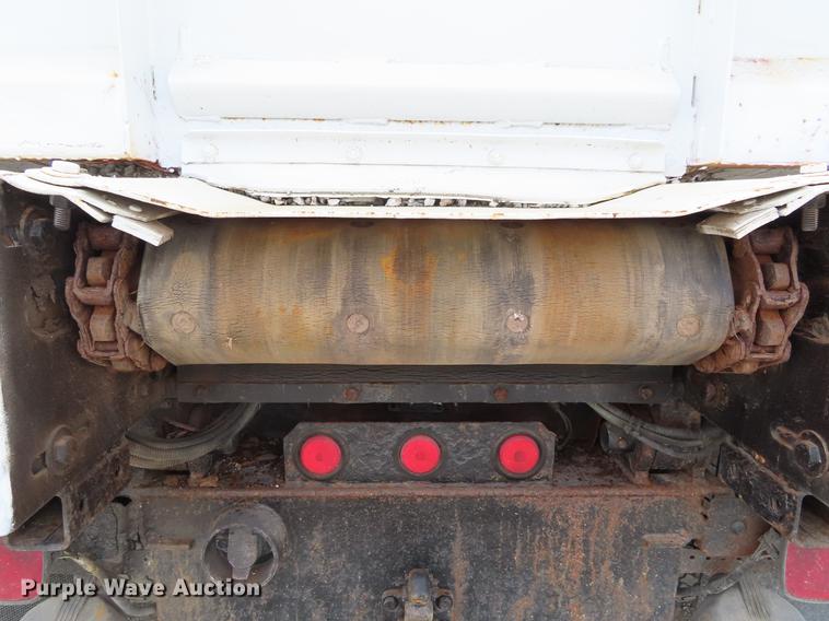 image for item DE3417 2004 GMC C8500 dump truck