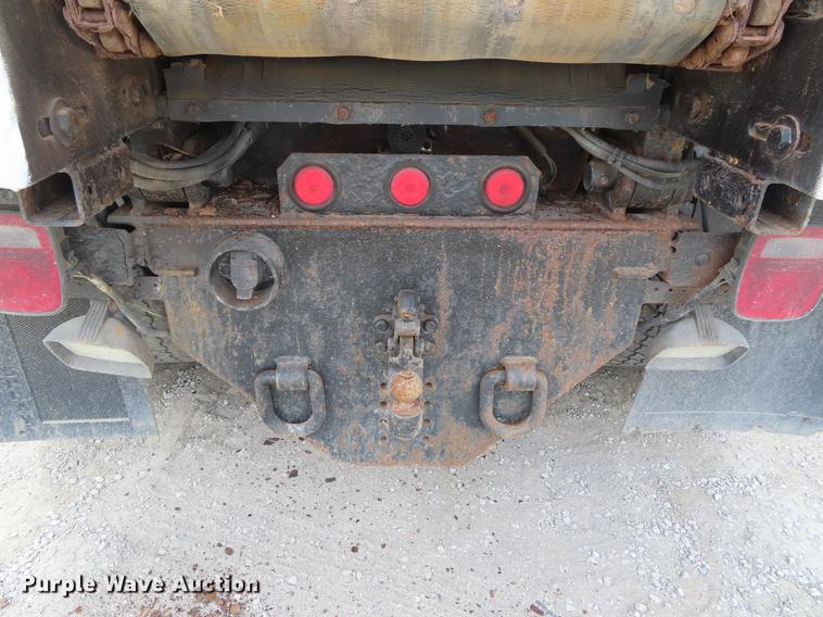 image for item DE3417 2004 GMC C8500 dump truck