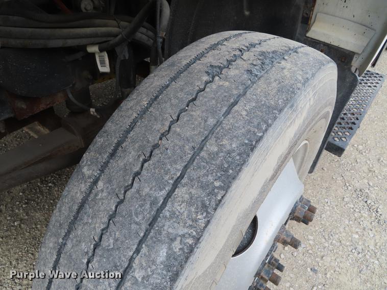 image for item DE3417 2004 GMC C8500 dump truck