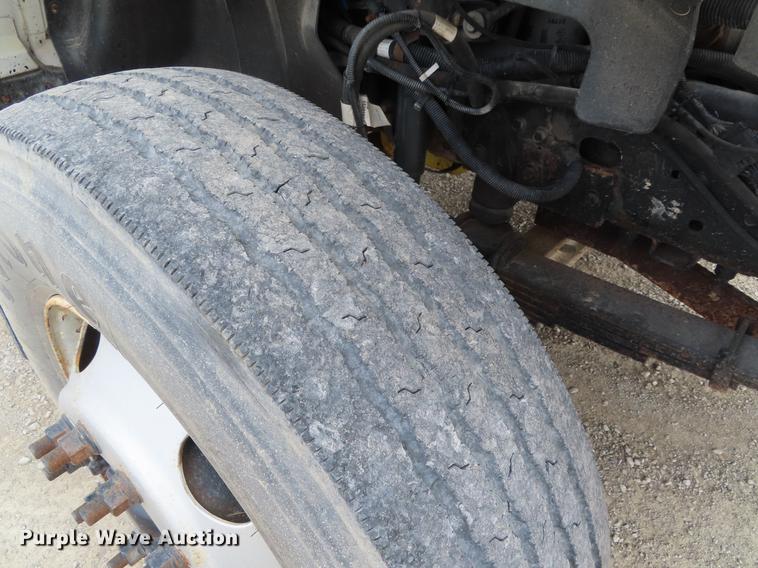 image for item DE3417 2004 GMC C8500 dump truck