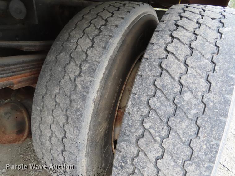 image for item DE3417 2004 GMC C8500 dump truck