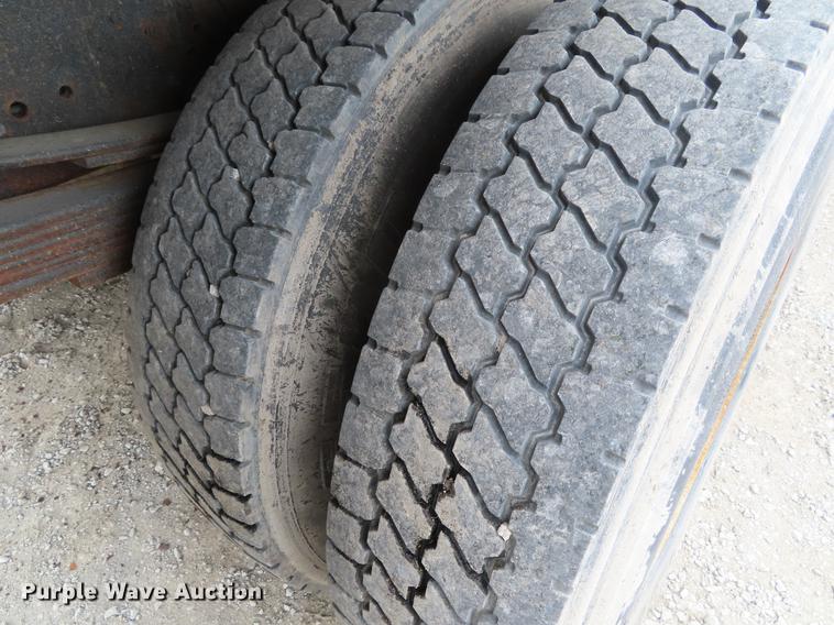 image for item DE3417 2004 GMC C8500 dump truck