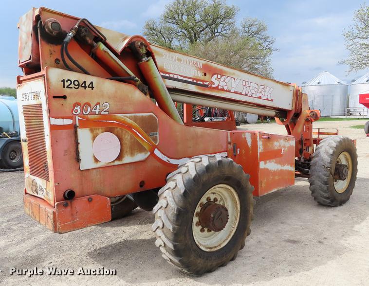 image for item DE3462 2000 Sky Trak 8042 telehandler