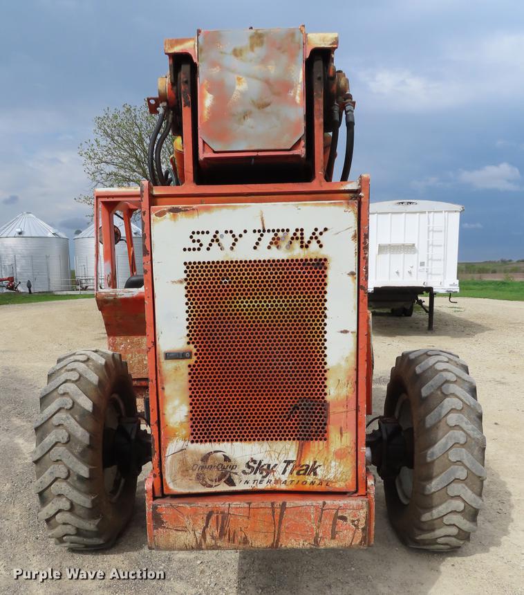 image for item DE3462 2000 Sky Trak 8042 telehandler