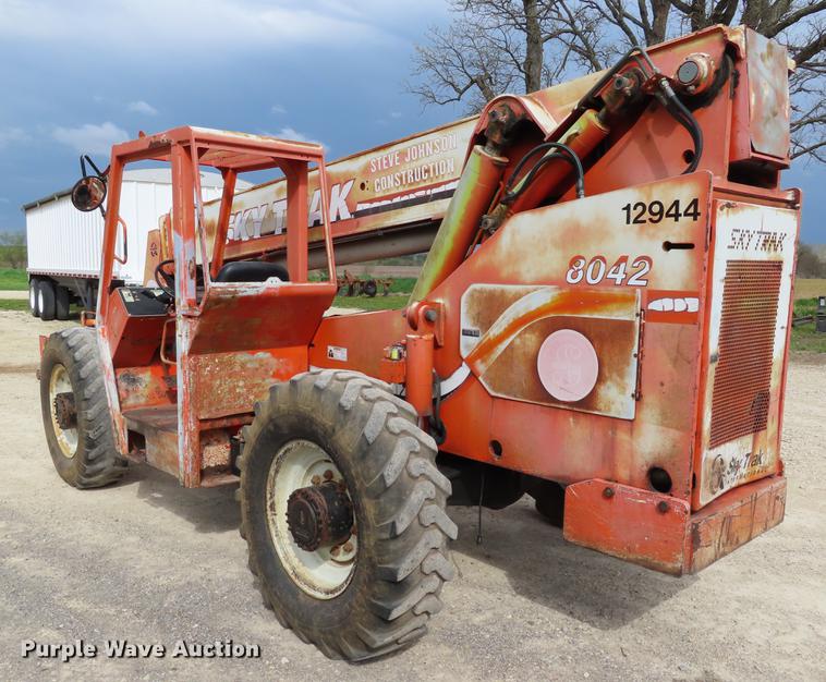 image for item DE3462 2000 Sky Trak 8042 telehandler