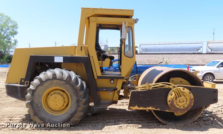 image for item DE3481 1986 Bomag GW213PDB single drum vibratory roller