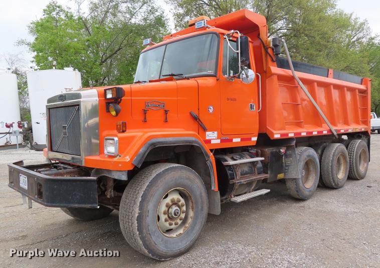 image for item DE3501 2000 Volvo Autocar ACL64F dump truck