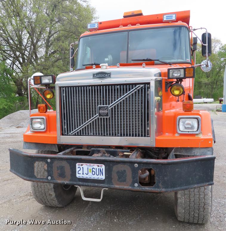 image for item DE3501 2000 Volvo Autocar ACL64F dump truck