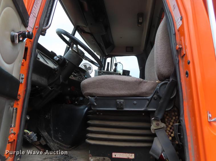 image for item DE3501 2000 Volvo Autocar ACL64F dump truck