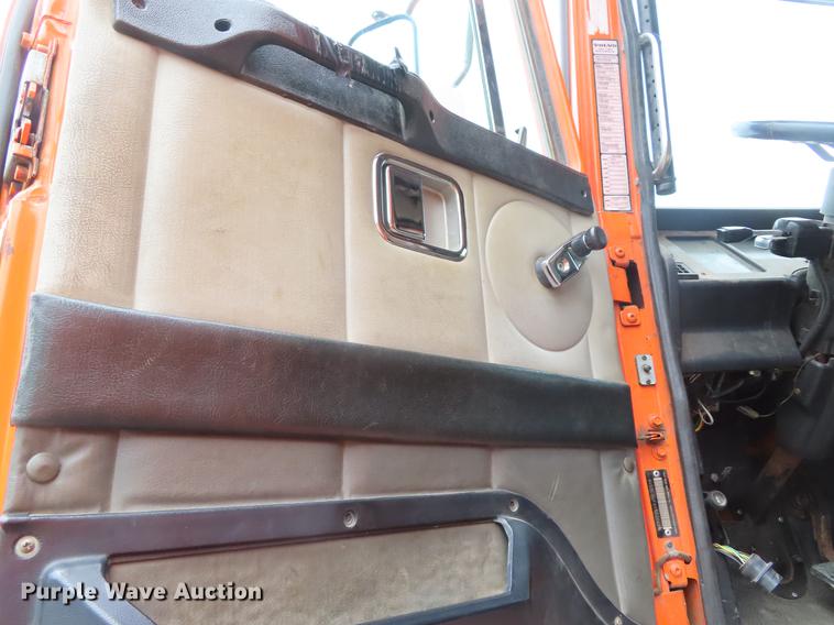 image for item DE3501 2000 Volvo Autocar ACL64F dump truck