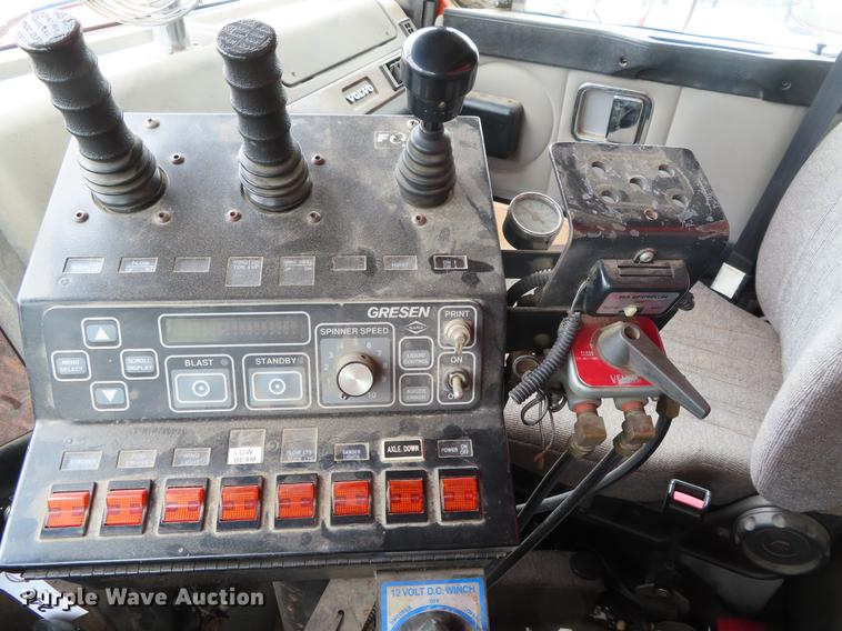 image for item DE3501 2000 Volvo Autocar ACL64F dump truck