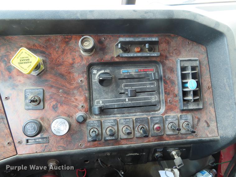 image for item DE3501 2000 Volvo Autocar ACL64F dump truck