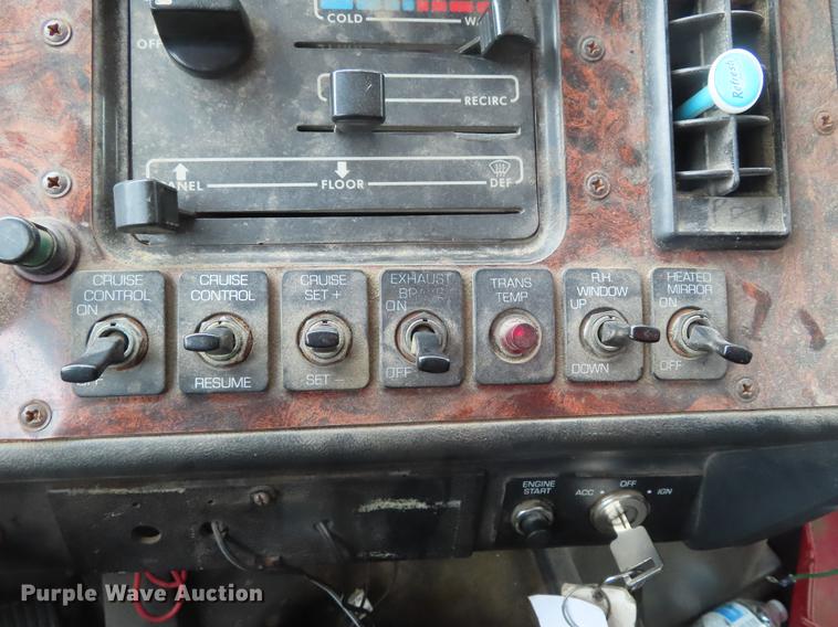 image for item DE3501 2000 Volvo Autocar ACL64F dump truck