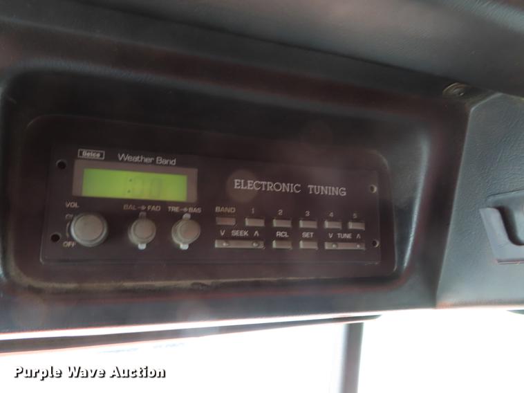 image for item DE3501 2000 Volvo Autocar ACL64F dump truck