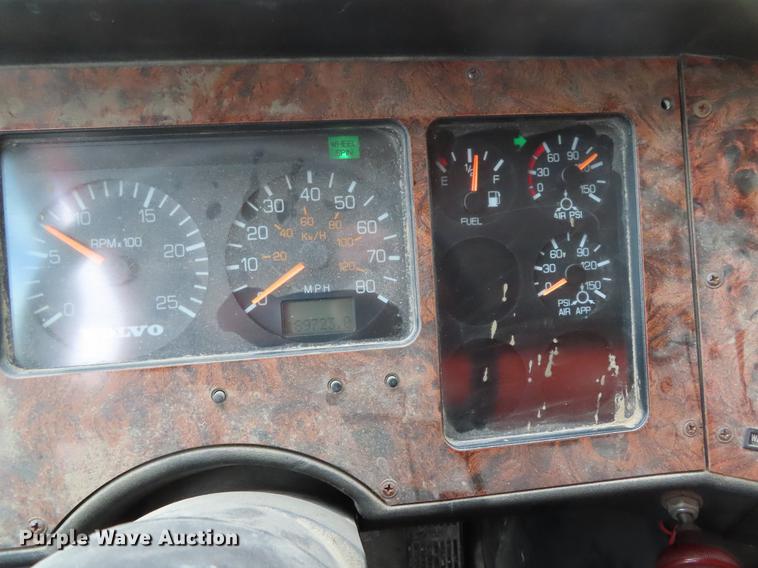 image for item DE3501 2000 Volvo Autocar ACL64F dump truck