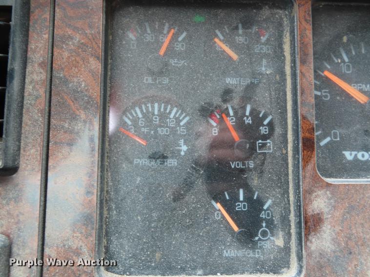 image for item DE3501 2000 Volvo Autocar ACL64F dump truck