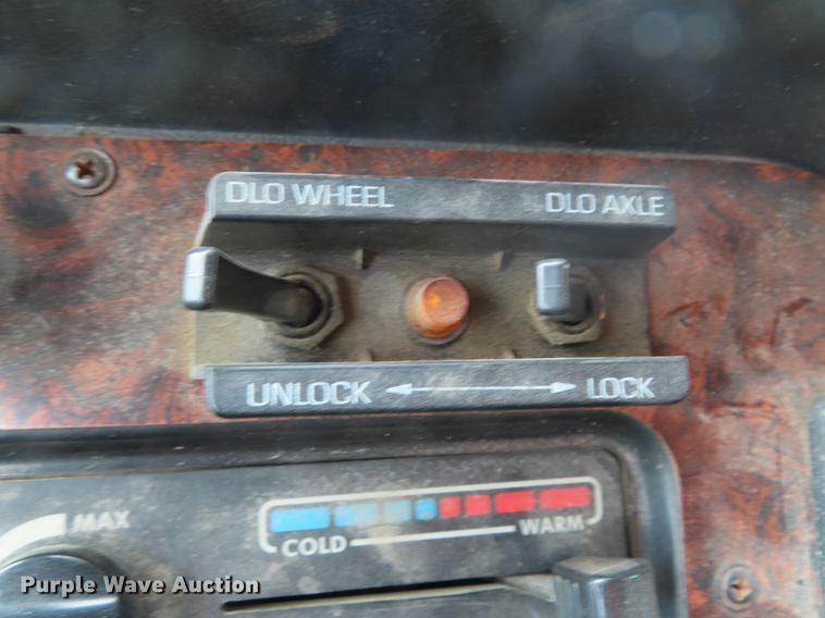 image for item DE3501 2000 Volvo Autocar ACL64F dump truck