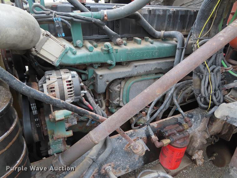 image for item DE3501 2000 Volvo Autocar ACL64F dump truck