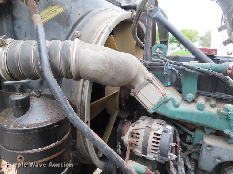 image for item DE3501 2000 Volvo Autocar ACL64F dump truck