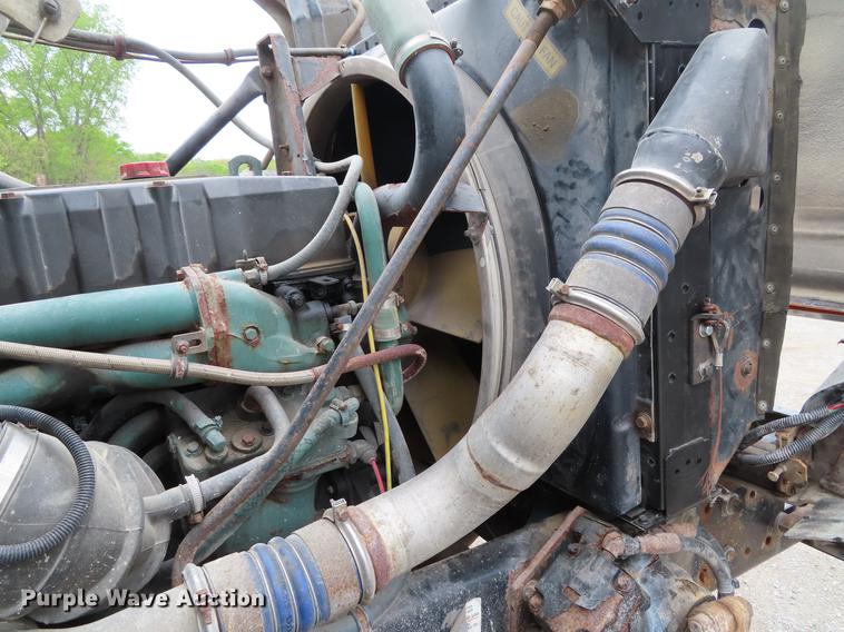 image for item DE3501 2000 Volvo Autocar ACL64F dump truck