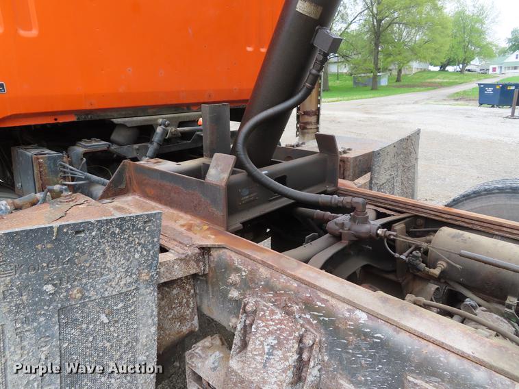 image for item DE3501 2000 Volvo Autocar ACL64F dump truck