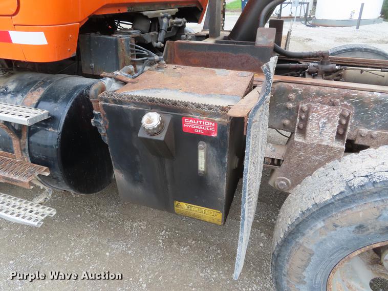 image for item DE3501 2000 Volvo Autocar ACL64F dump truck