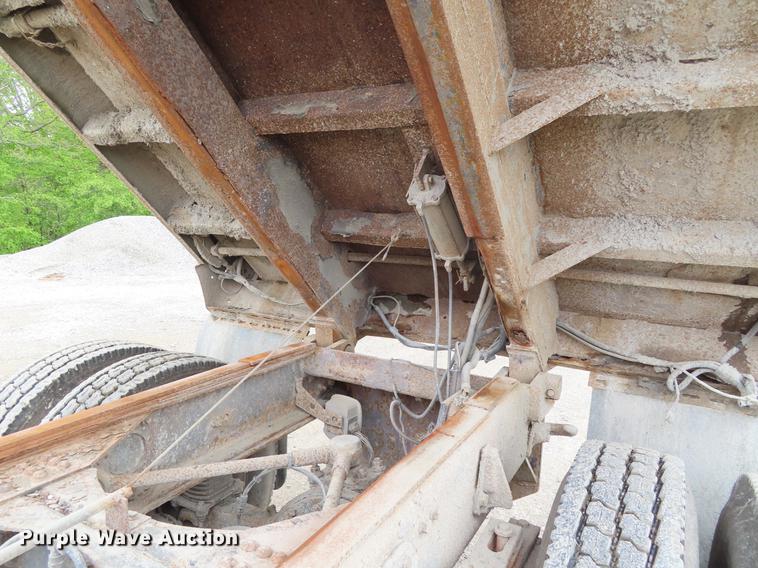 image for item DE3501 2000 Volvo Autocar ACL64F dump truck