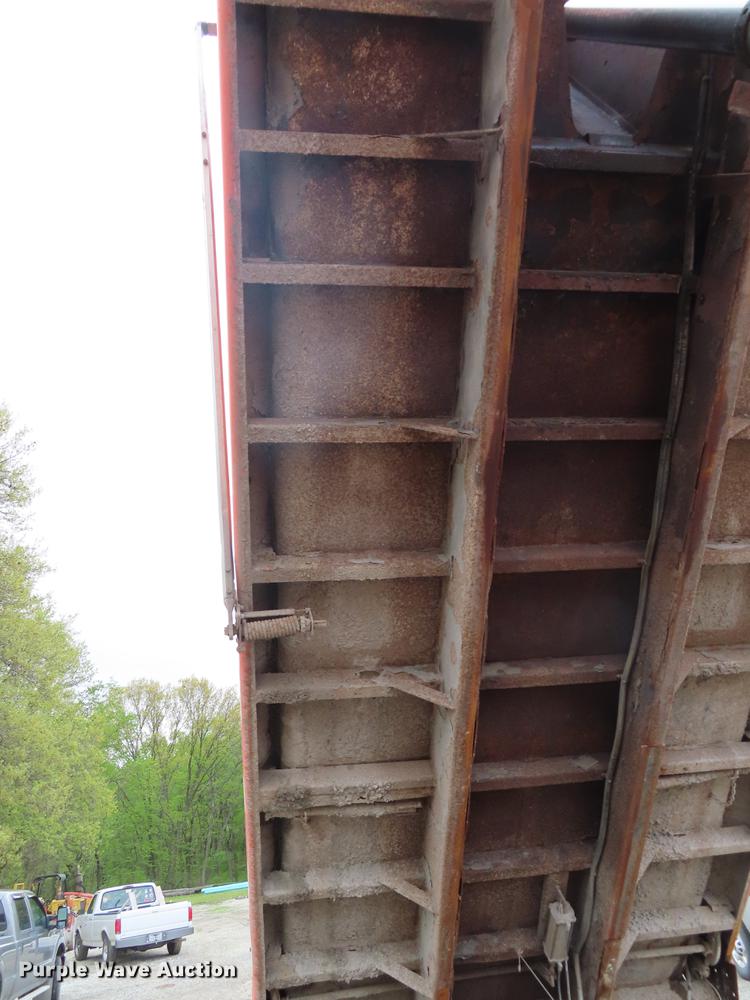 image for item DE3501 2000 Volvo Autocar ACL64F dump truck