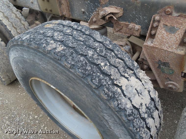 image for item DE3501 2000 Volvo Autocar ACL64F dump truck