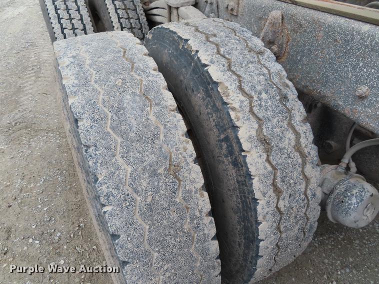 image for item DE3501 2000 Volvo Autocar ACL64F dump truck