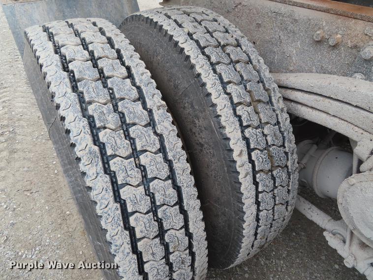 image for item DE3501 2000 Volvo Autocar ACL64F dump truck