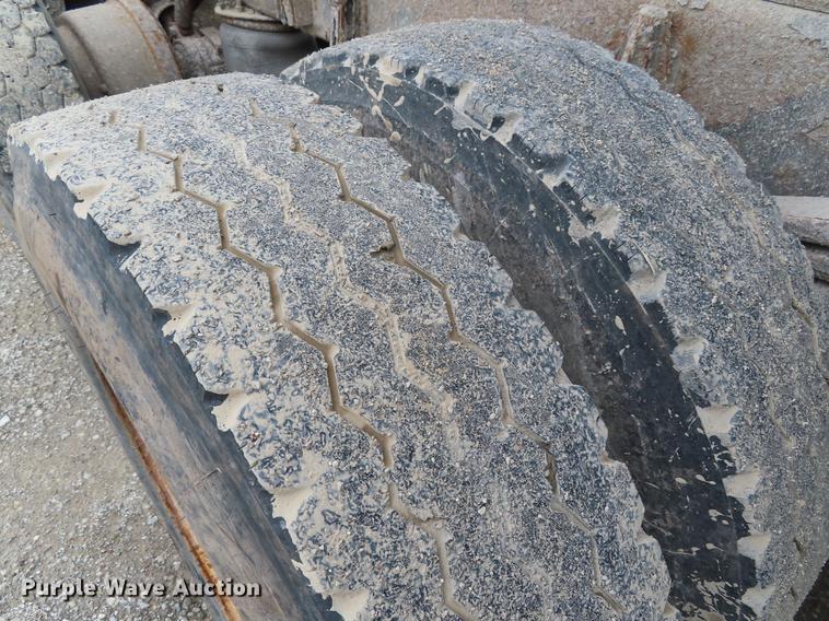 image for item DE3501 2000 Volvo Autocar ACL64F dump truck