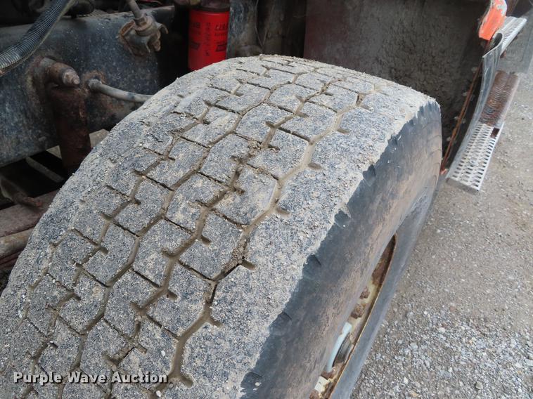 image for item DE3501 2000 Volvo Autocar ACL64F dump truck