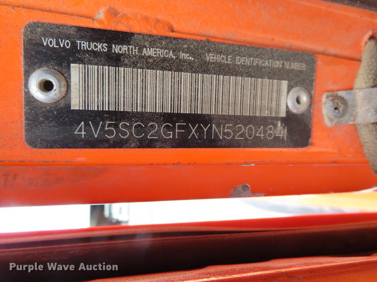 image for item DE3501 2000 Volvo Autocar ACL64F dump truck