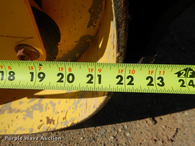 image for item DE3875 2010 Bomag BW900-2 double drum vibratory roller
