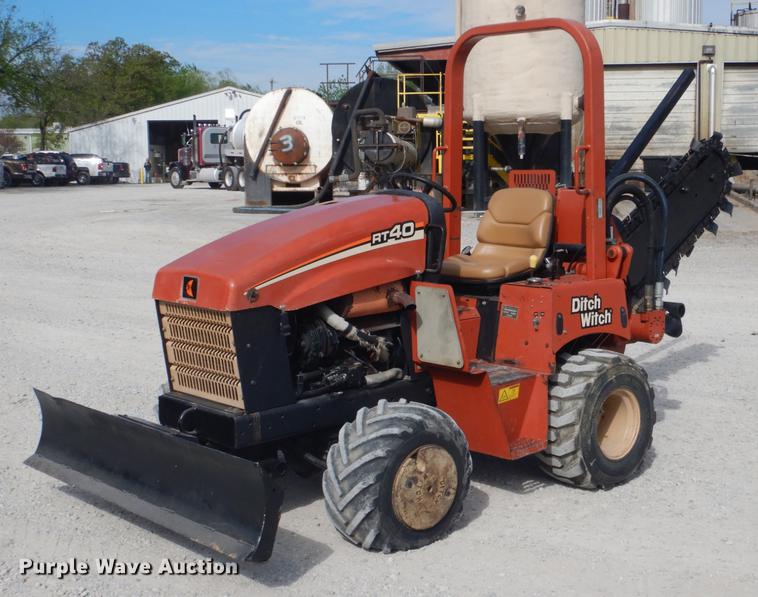 image for item DE3893 2005 Ditch Witch RT40 trencher