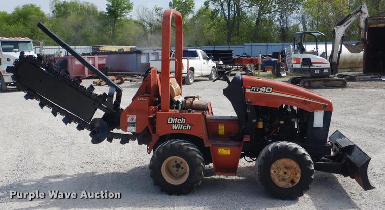 image for item DE3893 2005 Ditch Witch RT40 trencher