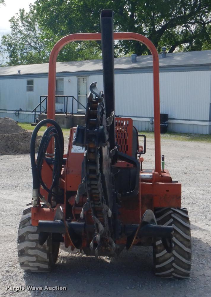 image for item DE3893 2005 Ditch Witch RT40 trencher