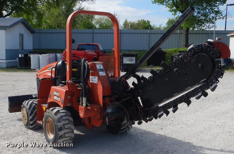 image for item DE3893 2005 Ditch Witch RT40 trencher