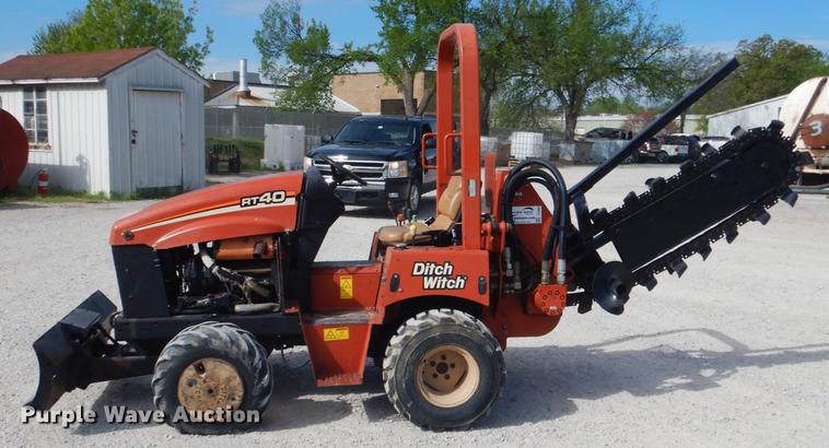 image for item DE3893 2005 Ditch Witch RT40 trencher