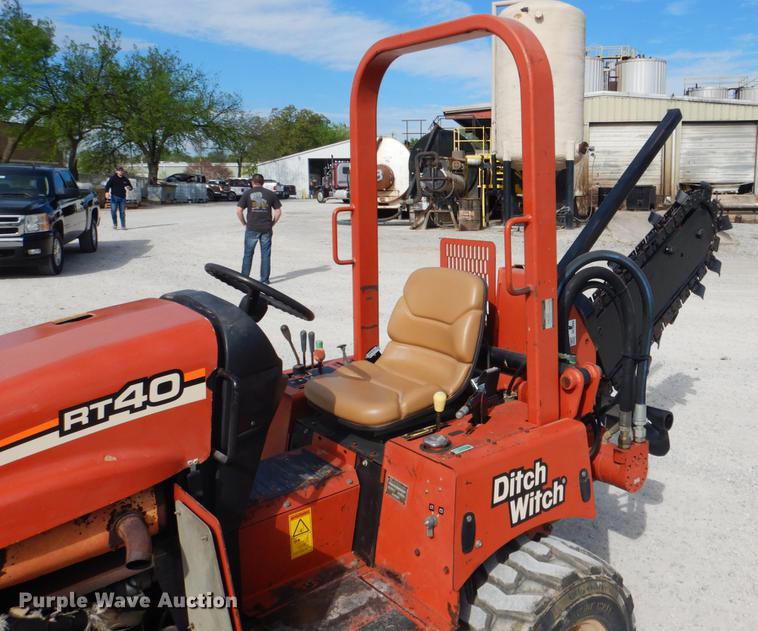 image for item DE3893 2005 Ditch Witch RT40 trencher