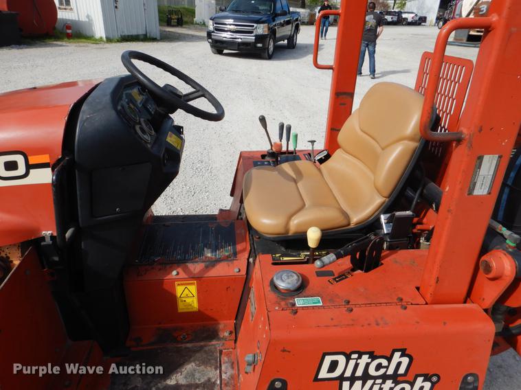 image for item DE3893 2005 Ditch Witch RT40 trencher