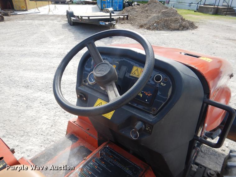 image for item DE3893 2005 Ditch Witch RT40 trencher