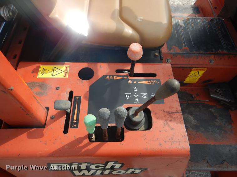 image for item DE3893 2005 Ditch Witch RT40 trencher
