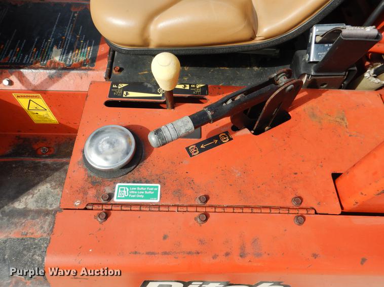 image for item DE3893 2005 Ditch Witch RT40 trencher