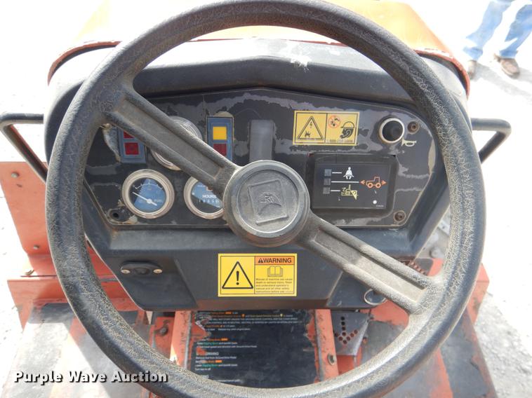 image for item DE3893 2005 Ditch Witch RT40 trencher